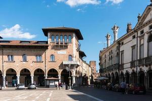 montagnana, italië-mei 30, 2021-wandelen binnen de stad- van montagnana in de provincie van padua, Italië gedurende een zonnig dag. het heeft mooi muren en is een deel van de meest mooi dorpen in Italië foto