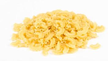 Italiaans pasta macaroni geïsoleerd Aan wit achtergrond foto