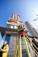 Rusland, 2022 - modern gebouw Bij zonnig dag en Doorzichtig blauw lucht foto