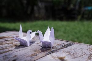 de origami vogel is geloofde naar worden een heilig vogel en een symbool van levensduur, hoop, mooi zo geluk en vrede. foto