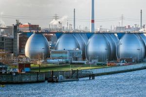 ontzilting fabriek in Hamburg haven foto