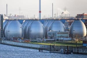 ontzilting fabriek in Hamburg haven foto