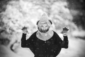 vrouw in sneeuw foto