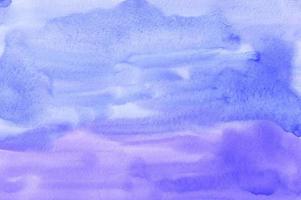 waterverf Purper en blauw achtergrond textuur. vlekken Aan papier. aquarel paars vloeistof achtergrond. foto