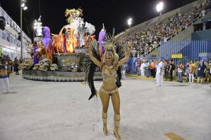 Rio de janeiro, rj Brazilië - februari 09, 2018 - samba school- optocht in sambodroom. academici Doen sossego gedurende festival Bij marques de sapucai straat foto