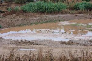 llobregat rivier- heel dichtbij naar haar mond in de middellandse Zee zee in de buurt de stad van Barcelona. foto