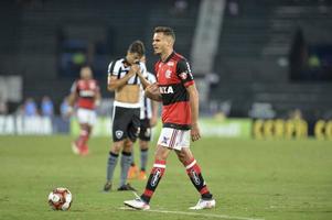 rio, Brazilië - maart 03, 2018 - rene speler in bij elkaar passen tussen flamengo en botafogo door de carioca kampioenschap in nilton santos stadion foto