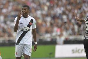 rio, Brazilië - april 01, 2018 - erazo speler in bij elkaar passen tussen botafogo en vasco door de carioca kampioenschap in nilton santos stadion foto