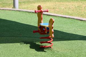 figuren voor spellen en sport- Aan een speelplaats in Israël. foto