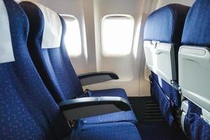 textiel stoelen in economie klasse sectie van vliegtuig foto