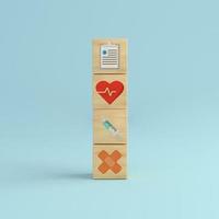 gezondheidszorg icoon spuit, Gezondheid en band Aan blauw achtergrond. houten kubus blok toren . vaccin concept. 3d weergave. foto