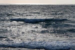 zanderig strand Aan de middellandse Zee zee in noordelijk Israël. foto