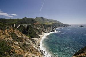 breed hoek wijnoogst landschap visie van bixby brug in groot over, Californië foto