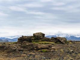 vulkanisch oppervlakte van dyrholaey schiereiland in IJsland foto