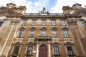 facade van complesso di san firenze na regen foto