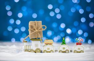 huis levering concept. levering van cadeaus in winter voor Kerstmis en nieuw jaar. verkoop, winkelen. foto