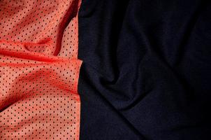 sport kleding kleding stof structuur achtergrond, top visie van rood kleding textiel oppervlakte foto