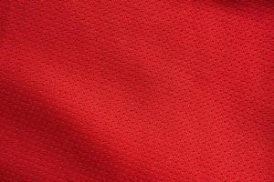 rood sport- kleding kleding stof Amerikaans voetbal Jersey structuur dichtbij omhoog foto