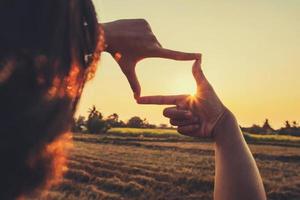 vrouw framing gebaar maken foto