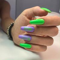 helder veelkleurig ontwerp van manicure.veelkleurig manicure dichtbij omhoog foto