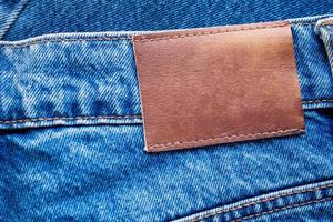blauw denim jeans leer etiket structuur achtergrond foto