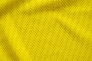 gele kleur voetbaltrui kleding stof textuur sportkleding achtergrond, close-up foto