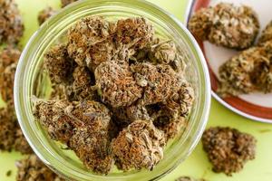 medische marihuanaknoppen en zaden