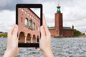 toerist nemen foto van Stockholm stad hal