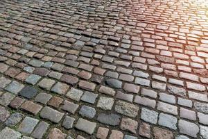 tegels textuur. patroon van oude Duitse geplaveide in het centrum van de stad. kleine granieten straatstenen. antieke grijze stoepen. foto