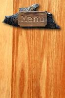 menu hout Aan hout muur foto