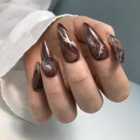 helder veelkleurig ontwerp van manicure.veelkleurig manicure dichtbij omhoog foto