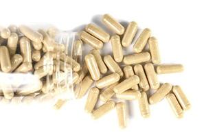 close-up van pillen geïsoleerd op een witte achtergrond
