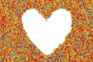 regenboog gekleurde suiker bestrooi stippen, decoratief hart vorm kader mockup foto