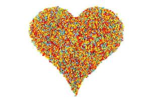 gekleurde suiker bestrooi dots gelegd in hart vorm geïsoleerd Aan wit foto
