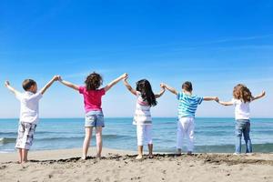 kinderen spelen Aan strand foto