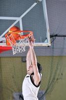 basket ball game speler bij sporthal foto