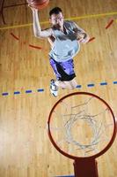 basket ball game speler bij sporthal foto