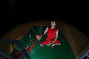 basketbalspeler in actie foto