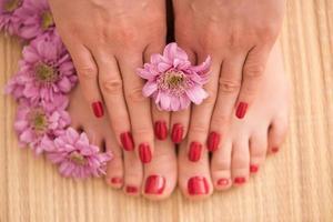 vrouw voeten en handen Bij spa salon foto