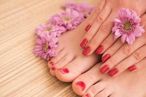 vrouw voeten en handen Bij spa salon foto