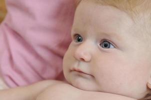 schattig weinig baby detailopname portret foto