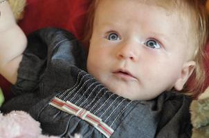 schattig weinig baby detailopname portret foto