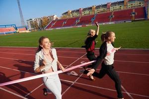 bedrijf mensen rennen Aan racing bijhouden foto