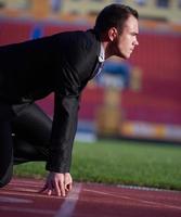 bedrijf Mens klaar naar sprint foto