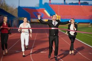 bedrijf mensen rennen Aan racing bijhouden foto