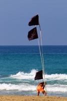 vlag in een stad park Aan de middellandse Zee kust in Israël. foto