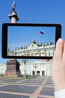 nemen foto Russisch staat vlag Aan paleis plein