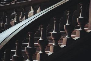 marmeren trappenhuis, klassiek steen balustrade detail, bouwkundig achtergrond foto