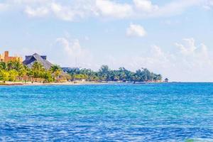 verbazingwekkend tropisch strand en caraïben zee Doorzichtig turkoois water Mexico. foto