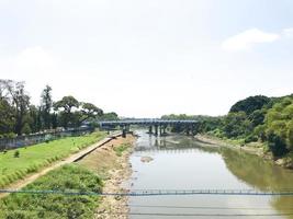 een voetganger brug foto